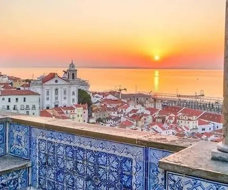 Nexto To Sao Jorge Castle